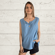 Cargar imagen en el visor de la galería, Blusa Italiana un botón, color celeste jeans
