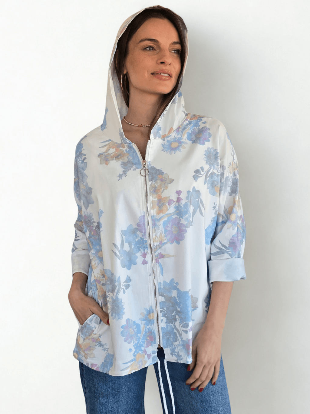 Chaqueta Estampada Flores, fondo Blanco