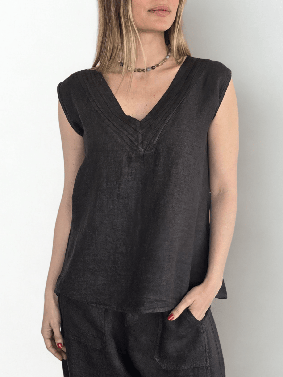Blusa Italiana 100% Lino escote en V, color Chocolate