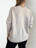 Sweater escote en V con ribete, color Beige