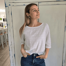 Cargar imagen en el visor de la galería, Blusa Italina con botones en la espalda, color Blanco

