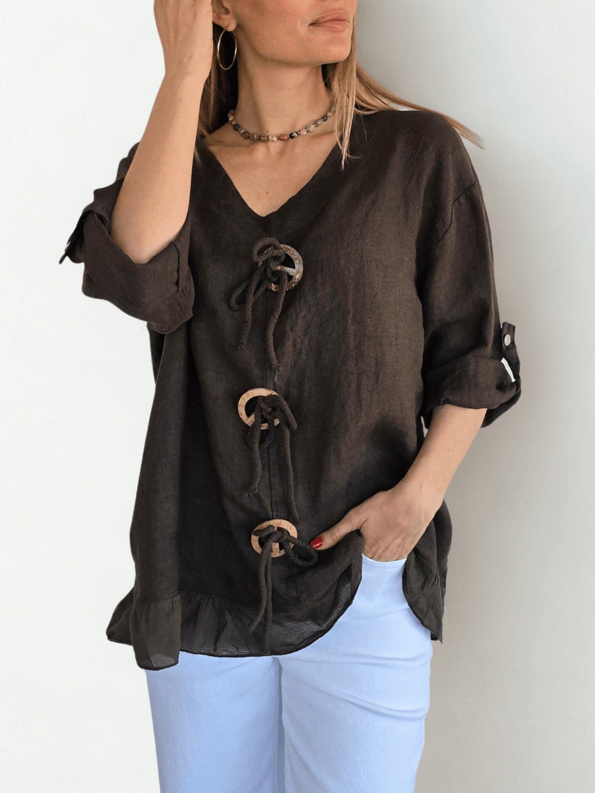 Blusa Italiana 100% Lino con tres Botones, color Chocolate