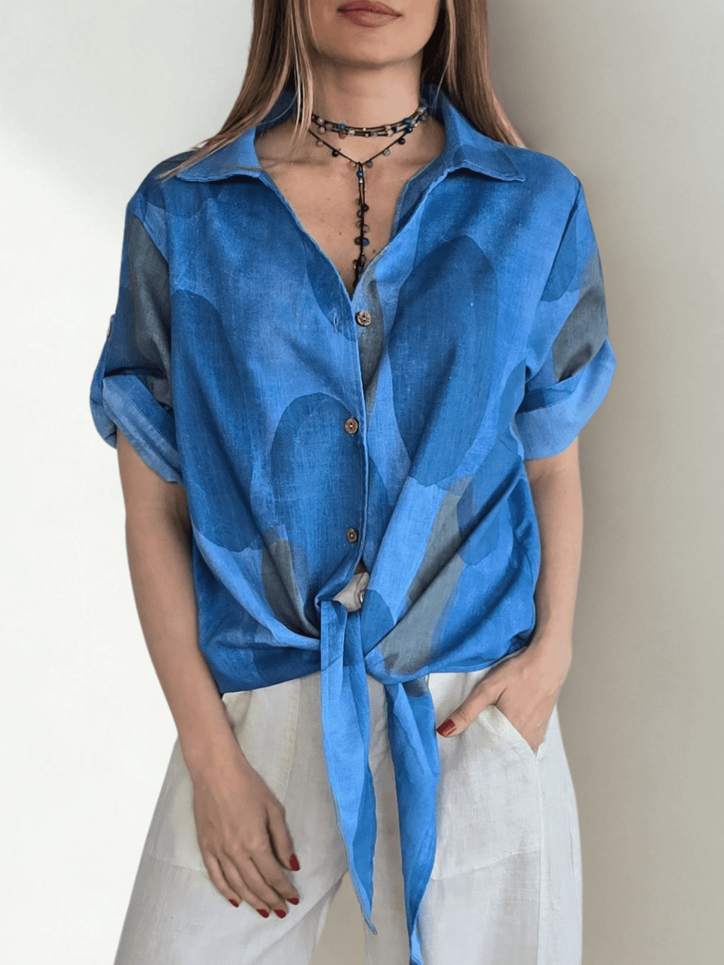 Blusa Estampada con Nudo, fondo Azul