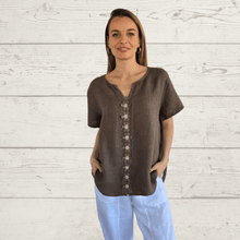 Cargar imagen en el visor de la galería, Blusa 100% Lino Italiano Bordada, color Chocolate

