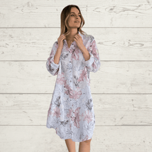Cargar imagen en el visor de la galería, Vestido de Lino Italiano estampado, fondo Blanco
