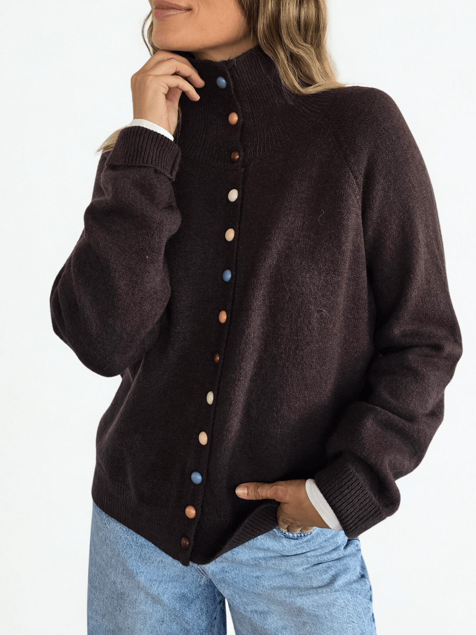 Chaleco con Botones de Colores, color Chocolate