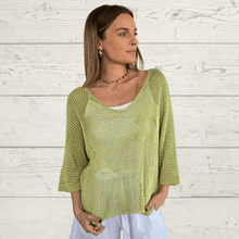 Cargar imagen en el visor de la galería, Sweater Italiano con flores, color pistacho
