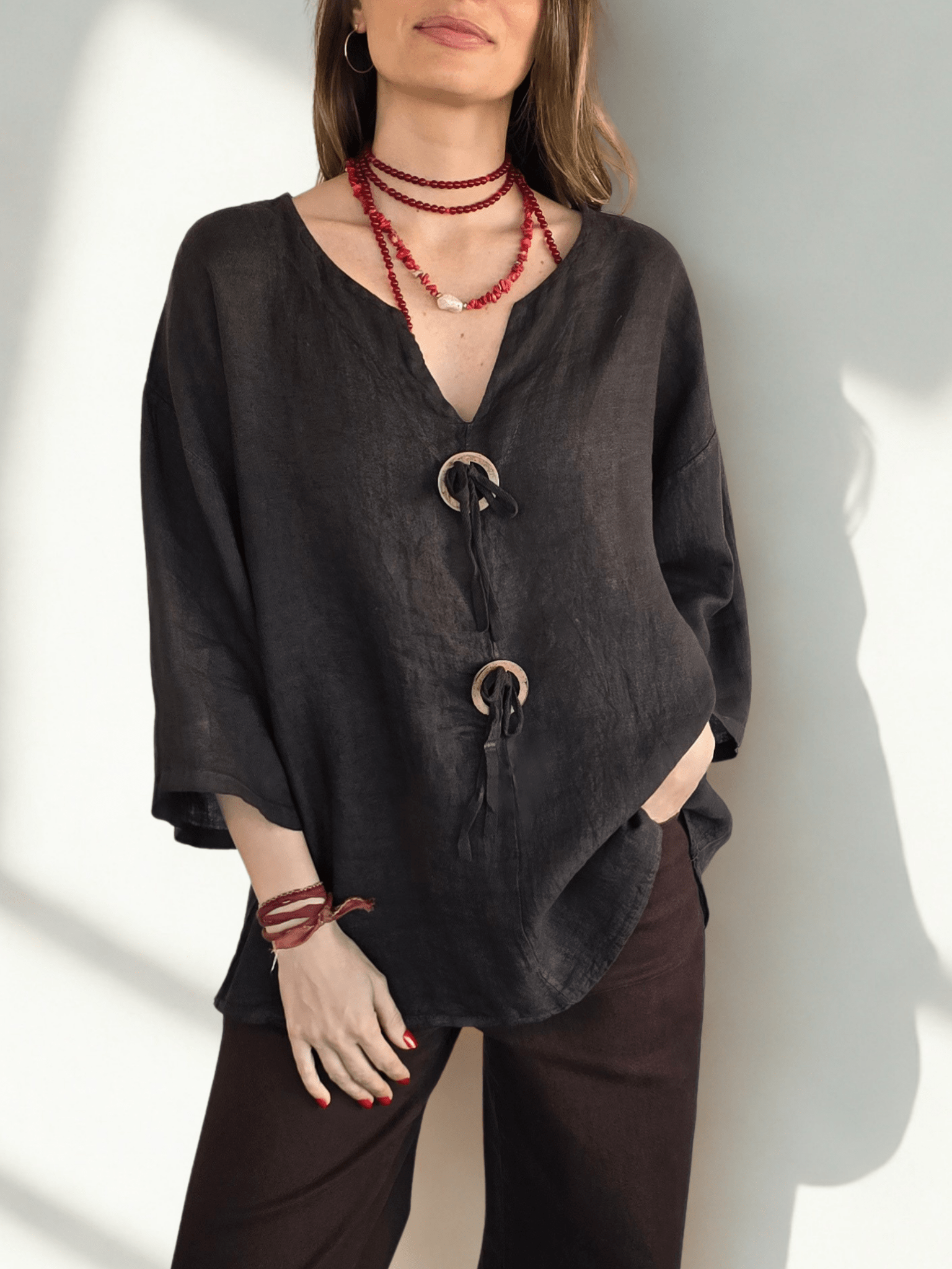 Blusa Italiana 100% Lino, dos botones, color Café