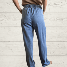 Cargar imagen en el visor de la galería, Pantalón Jeans Tencel, color Celeste
