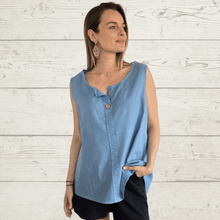 Cargar imagen en el visor de la galería, Blusa Italiana un botón, color celeste jeans
