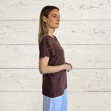 Cargar imagen en el visor de la galería, Polera con mangas bordadas, color Chocolate
