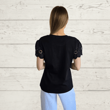 Cargar imagen en el visor de la galería, Polera con mangas bordadas, color Negro
