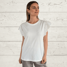 Cargar imagen en el visor de la galería, Polera con manga bordada, color Blanco
