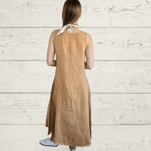 Cargar imagen en el visor de la galería, Vestido de Lino Italiano basta desflecada, color Camel
