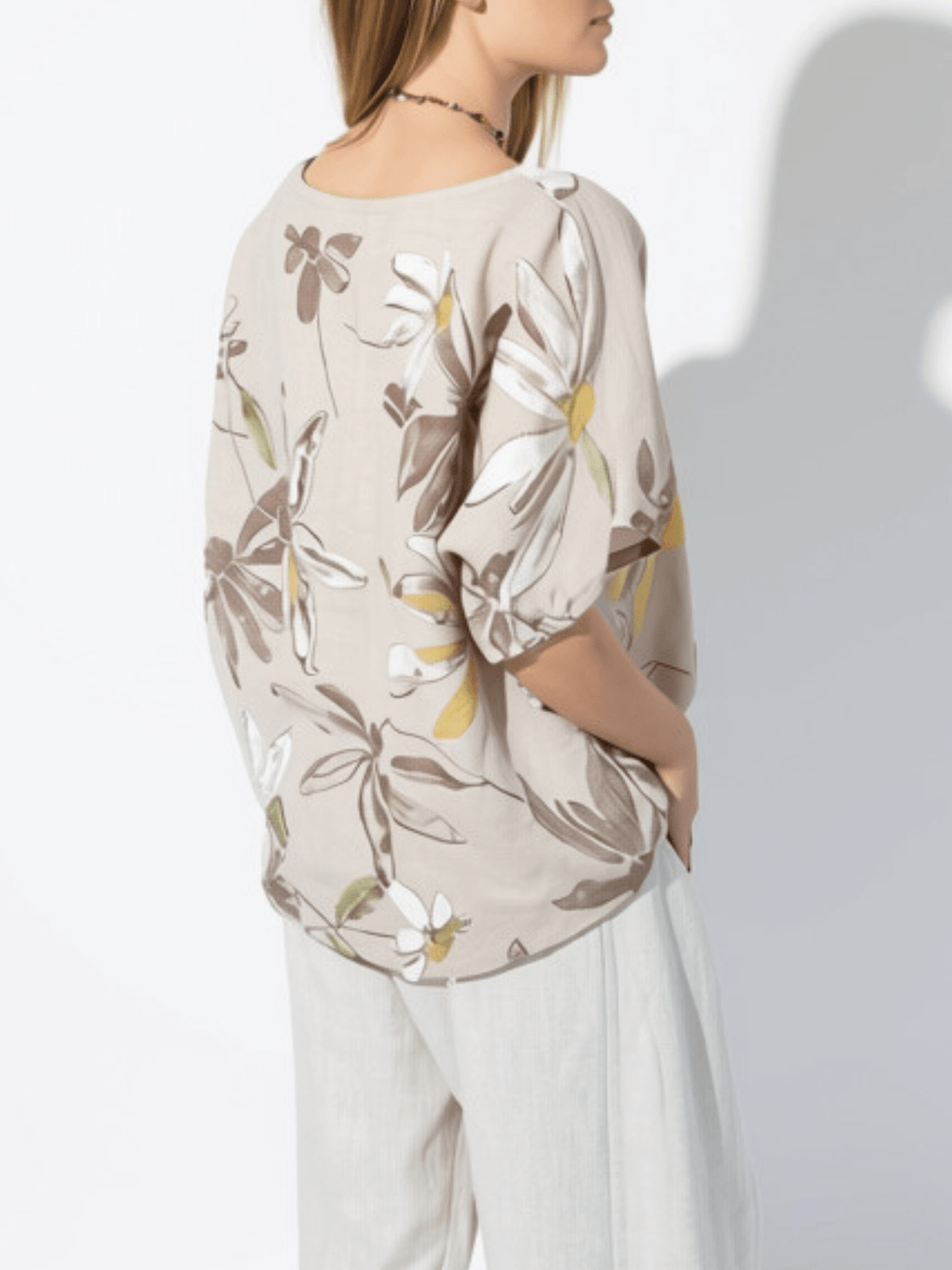 Blusa Italiana 100% Lino Estampada, fondo Beige
