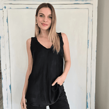 Cargar imagen en el visor de la galería, Blusa Italiana sin mangas, color Negro
