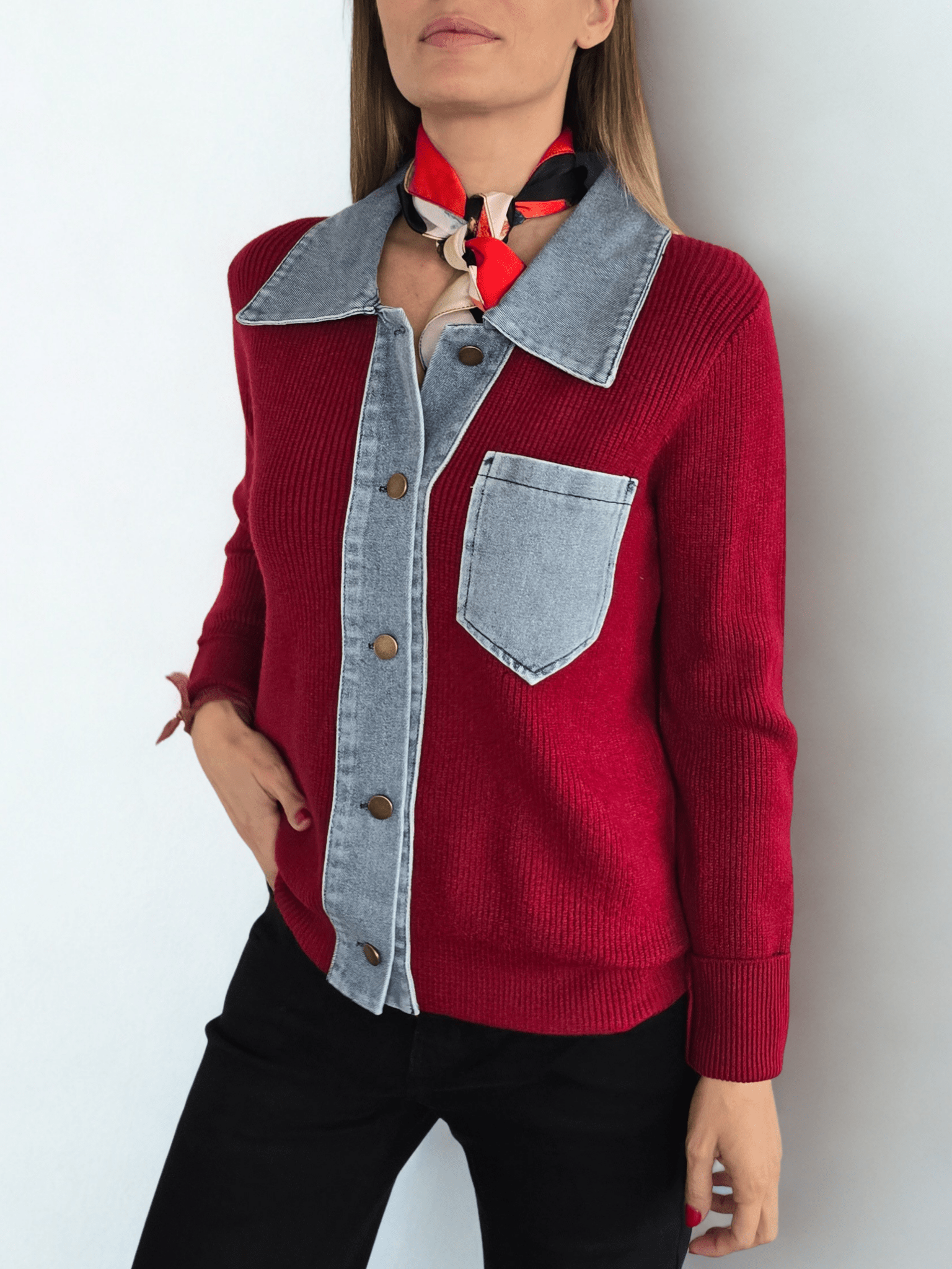 Chaleco con Jeans, color Rojo Oscuro