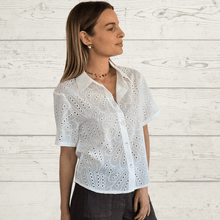 Cargar imagen en el visor de la galería, Blusa bordada, color Blanco
