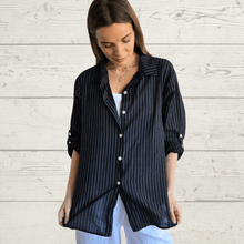 Cargar imagen en el visor de la galería, Blusa Italiana rayada, color negro con gris
