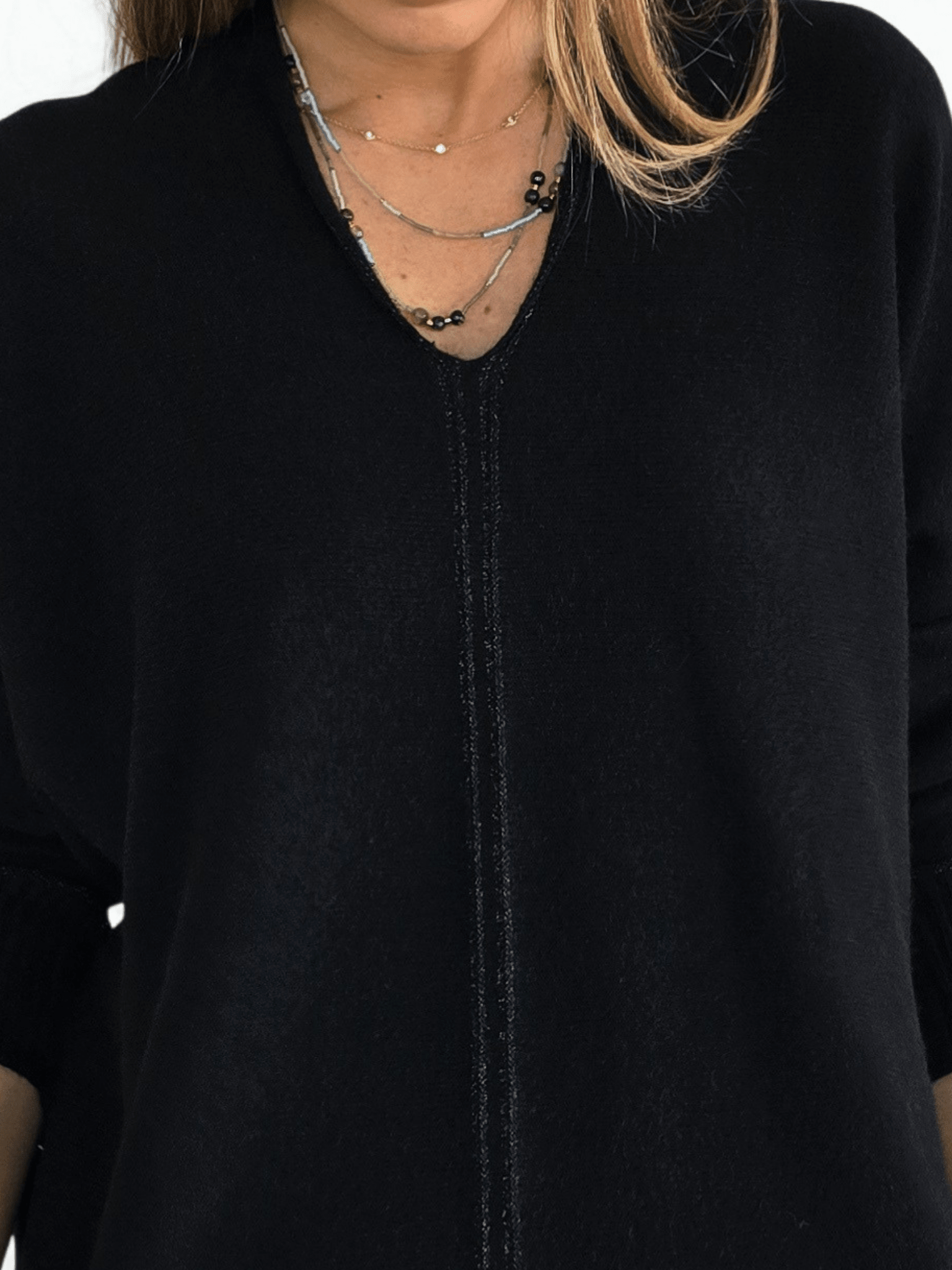 Sweater escote en V con ribete, color Negro
