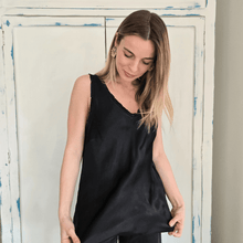 Cargar imagen en el visor de la galería, Blusa Italiana sin mangas, color Negro

