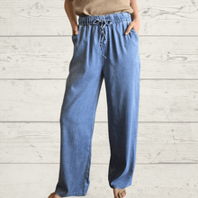 Cargar imagen en el visor de la galería, Pantalón Jeans Tencel, color Celeste
