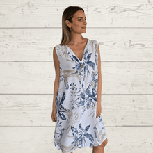 Cargar imagen en el visor de la galería, Vestido Italiano un botón, fondo Blanco
