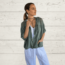 Cargar imagen en el visor de la galería, Chaqueta Italiana con gorro, color Verde
