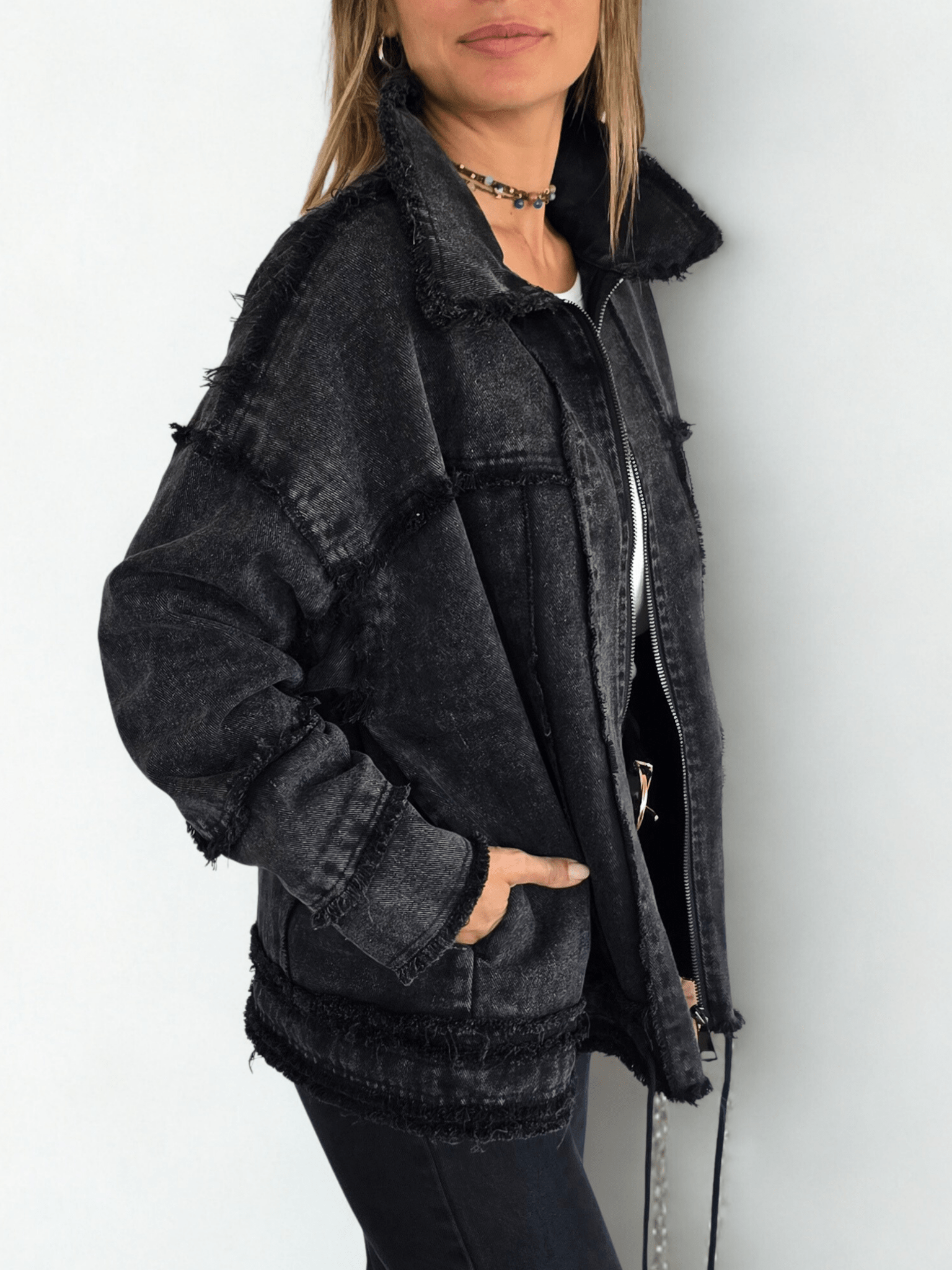 Chaqueta Italiana de Jeans desflecado, color Negro
