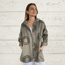 Cargar imagen en el visor de la galería, Chaqueta Italiana Bordada, color Chocolate
