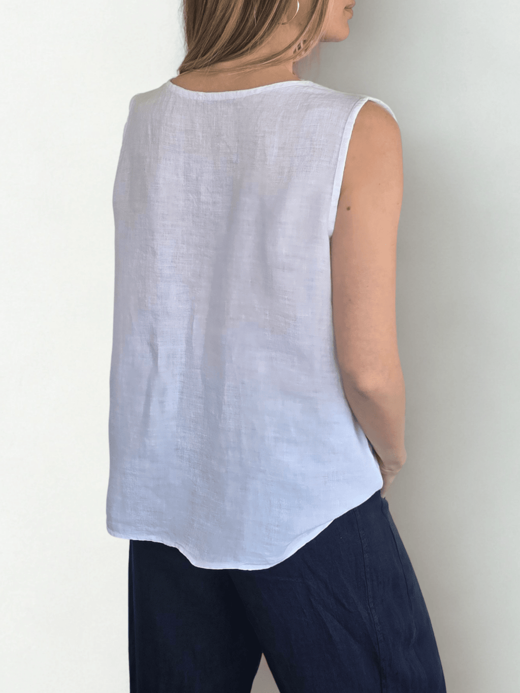Blusa Italiana 100% Lino escote en V, color Blanco