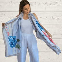 Cargar imagen en el visor de la galería, Pañuelo estampado, fondo Celeste
