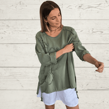 Cargar imagen en el visor de la galería, Polerón Italiano Bordado, color Verde
