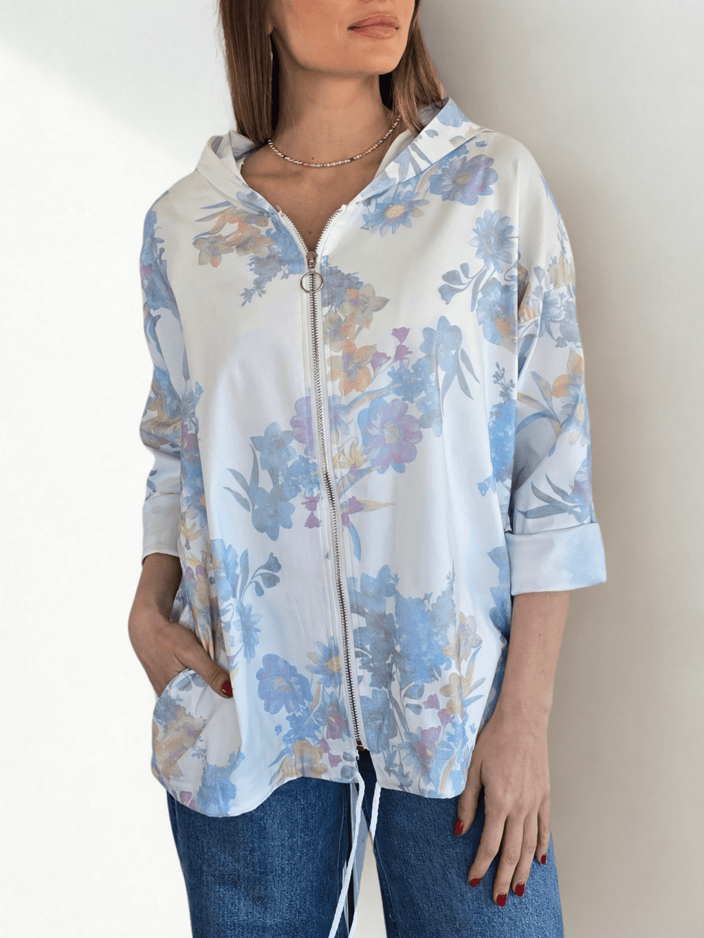 Chaqueta Estampada Flores, fondo Blanco