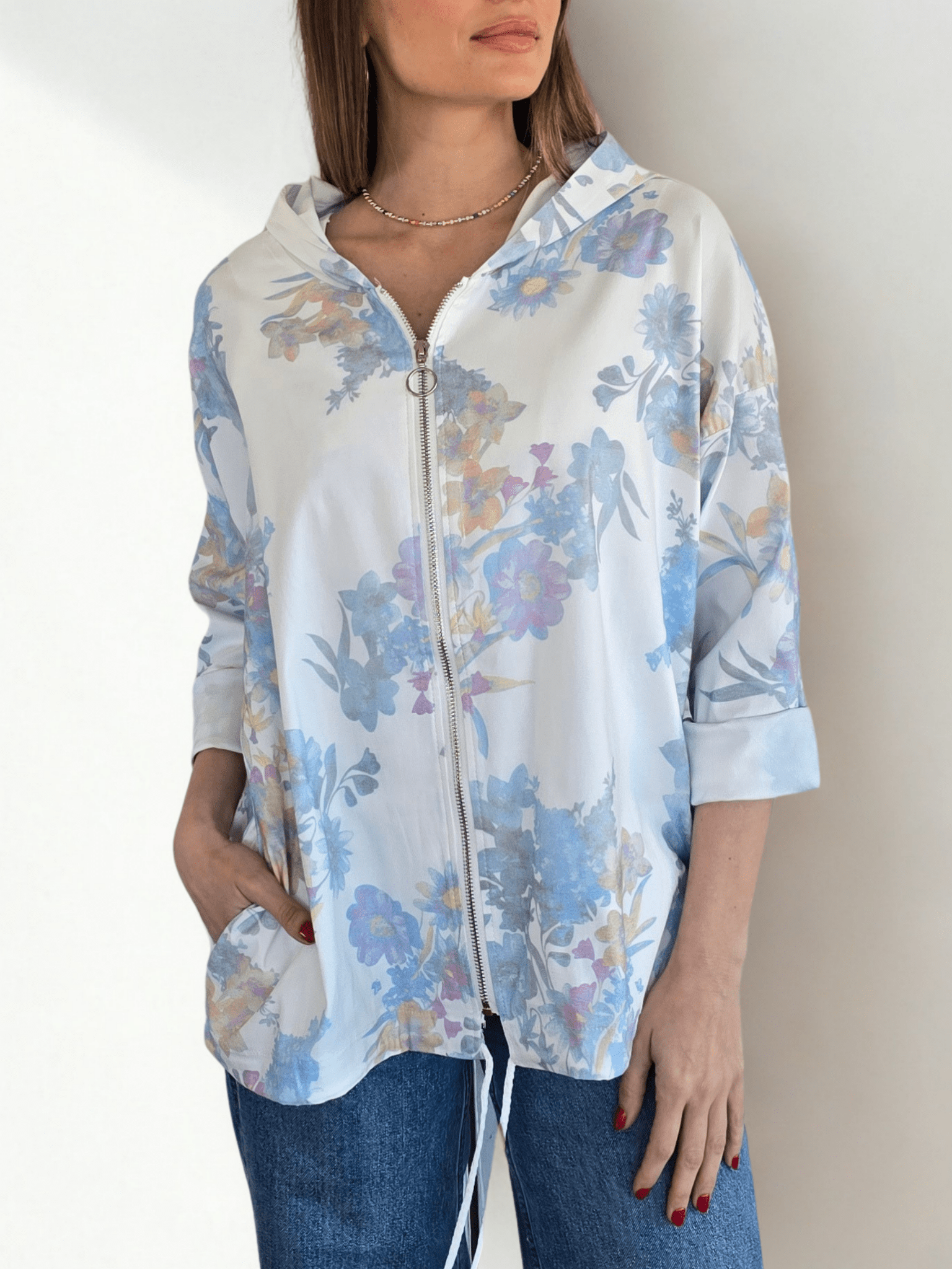 Chaqueta Estampada Flores, fondo Blanco