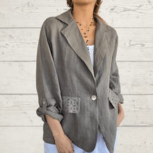 Cargar imagen en el visor de la galería, Chaqueta Blazer 100% Lino Italiano con bordado, color Taupe
