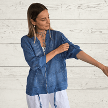 Cargar imagen en el visor de la galería, Chaqueta Bomber Italiana crochet, color Azul
