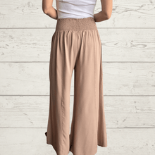 Cargar imagen en el visor de la galería, Pantalón ancho, color Camel
