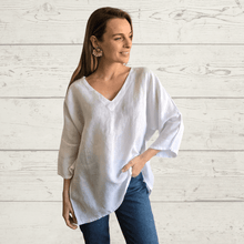 Cargar imagen en el visor de la galería, Blusa de Lino Italiano escote en V, color Blanco
