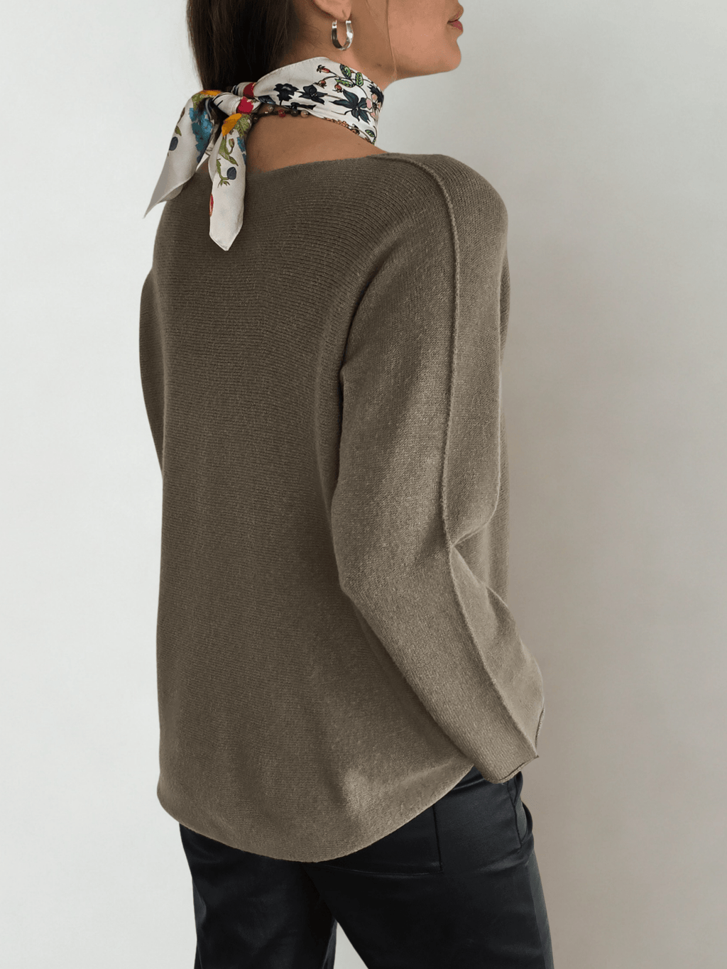 Sweater Italiano Escote en V, color Tostado