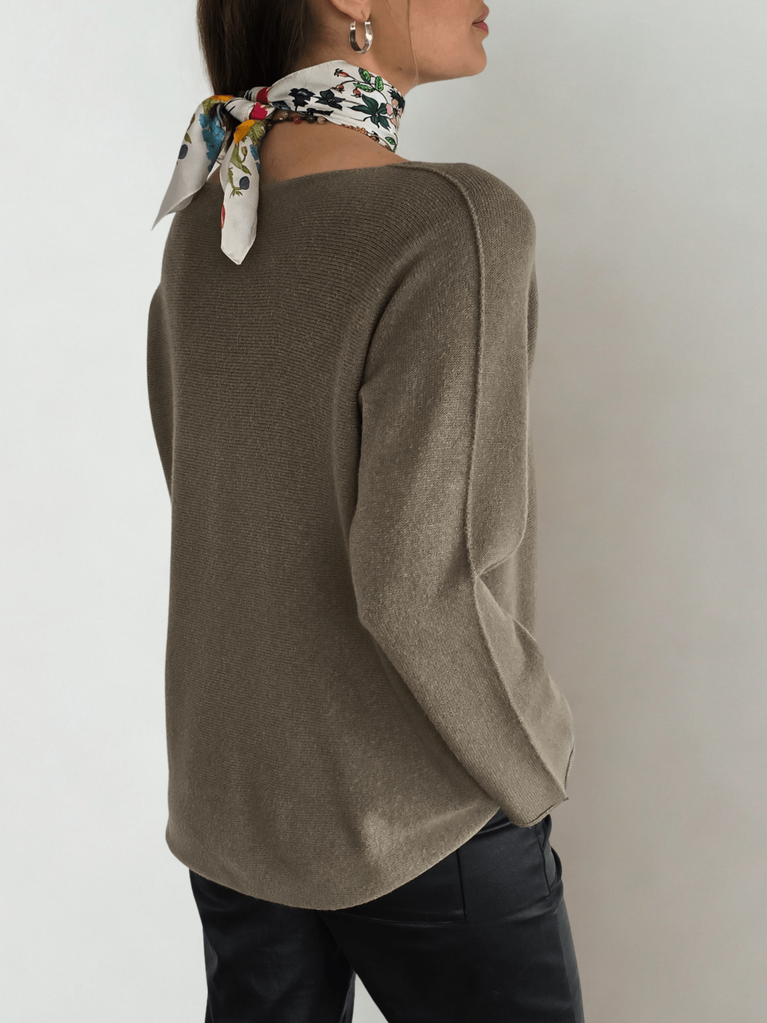 Sweater Italiano Escote en V, color Tostado