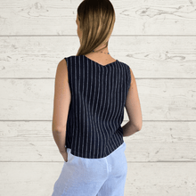 Cargar imagen en el visor de la galería, Blusa Gillette 100% Lino Italiano Rayas, fondo Azul Marino
