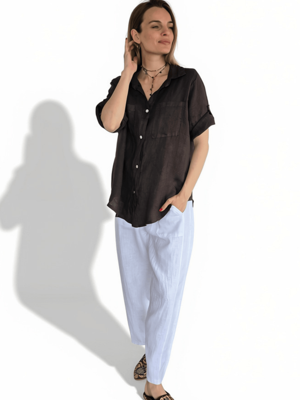Blusa Italiana 100% Lino Dos Bolsillos, color Chocolate