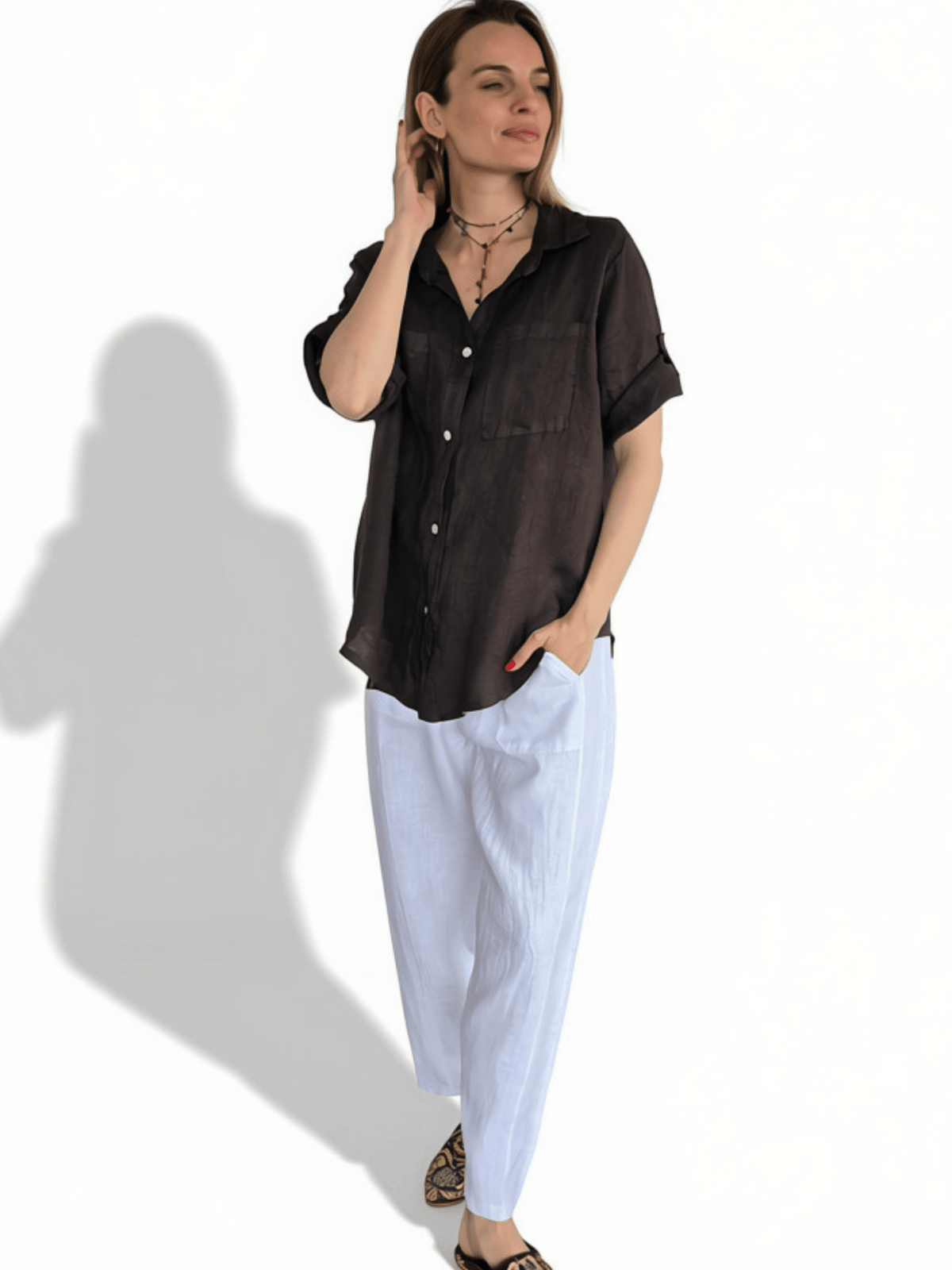 Blusa Italiana 100% Lino Dos Bolsillos, color Chocolate