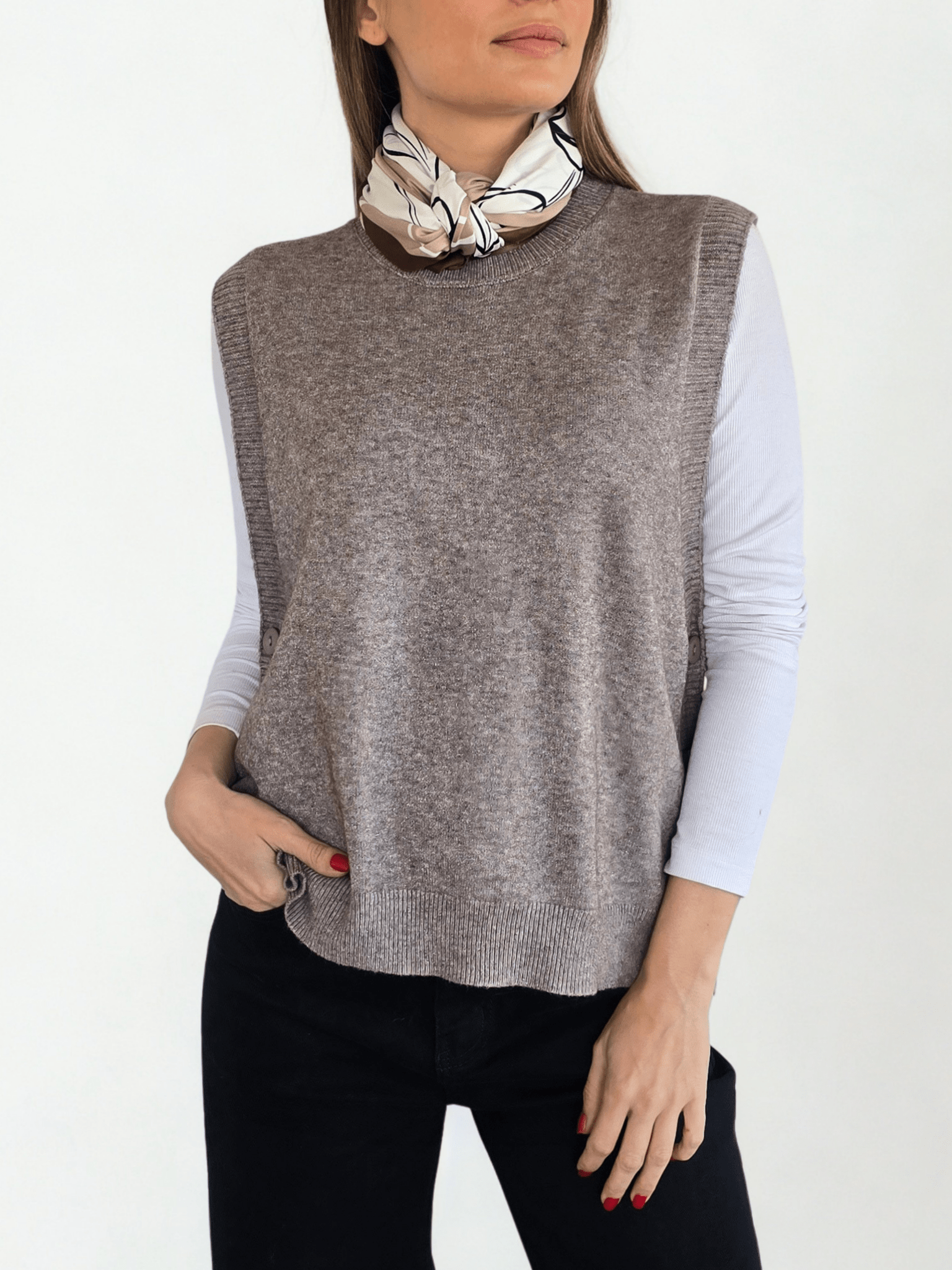 Sweater sin mangas Botones, color Taupe
