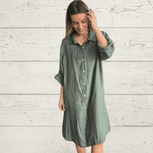 Cargar imagen en el visor de la galería, Vestido de lino Italiano, abotonado, color verde musgo
