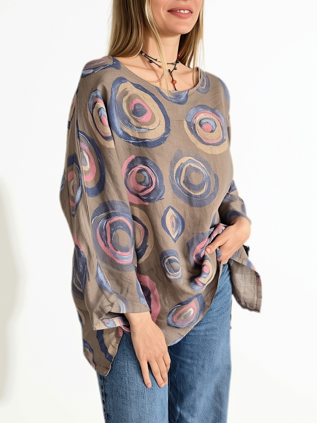 Blusa Italiana Estampado Ciculos, fondo Taupe