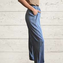 Cargar imagen en el visor de la galería, Pantalón Jeans Tencel, color Celeste
