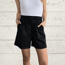 Cargar imagen en el visor de la galería, Short Jeans, color Negro
