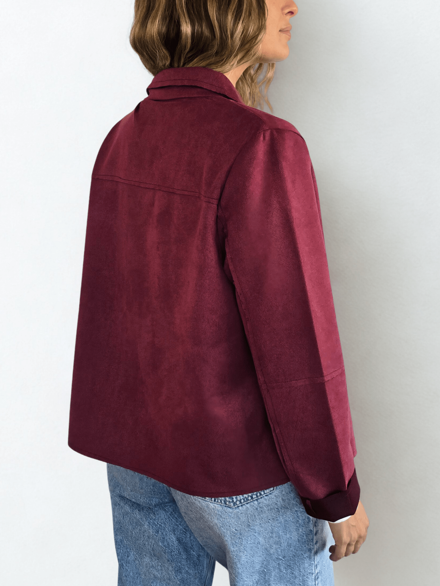 Chaqueta corta tipo Gamuza, color Burdeo